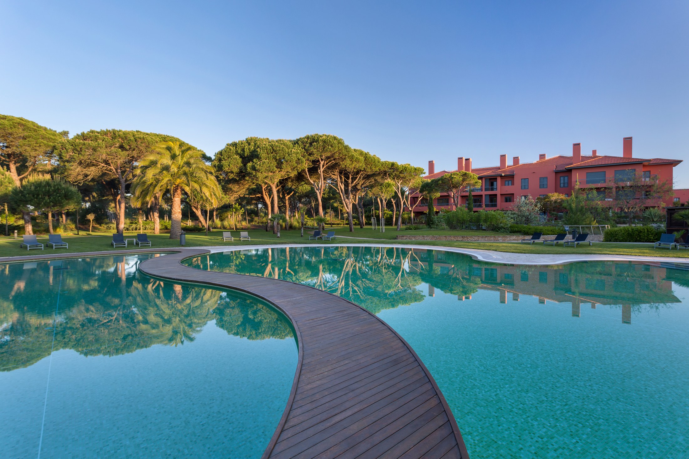 Piscine extérieure, dans les pins · Sheraton Cascais Resort